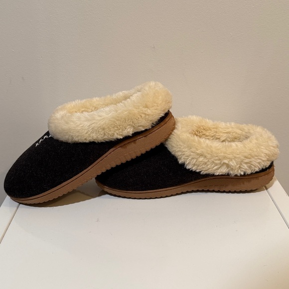 Dearfoams Women's sleepers. Size 7-8. - Picture 4 of 8